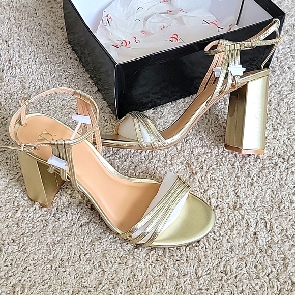 NY&C gold Queen Block Retro heels - Picture 2 of 8
